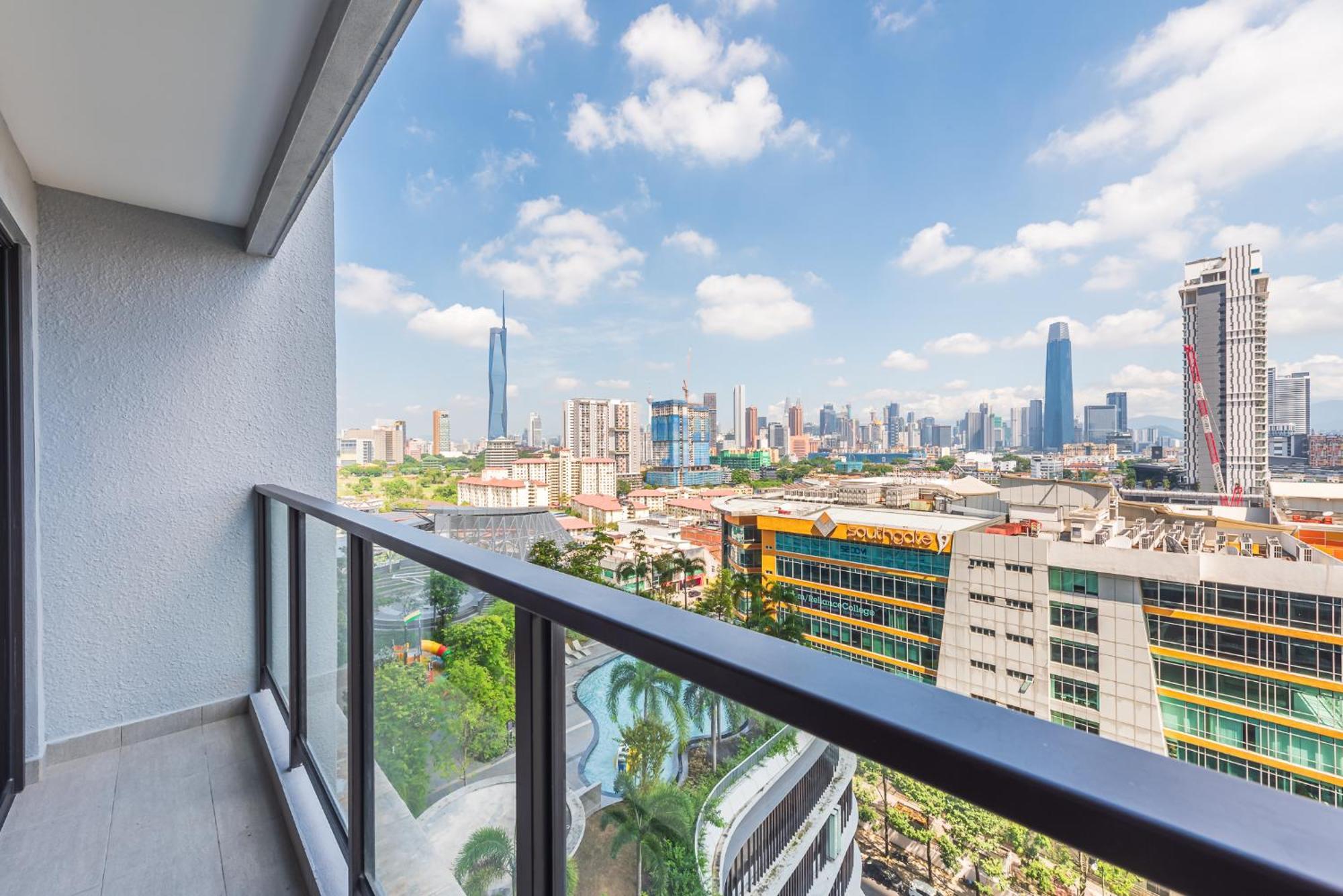 Tallest Concept 2 Theme Klcc Apartment Kuala Lumpur